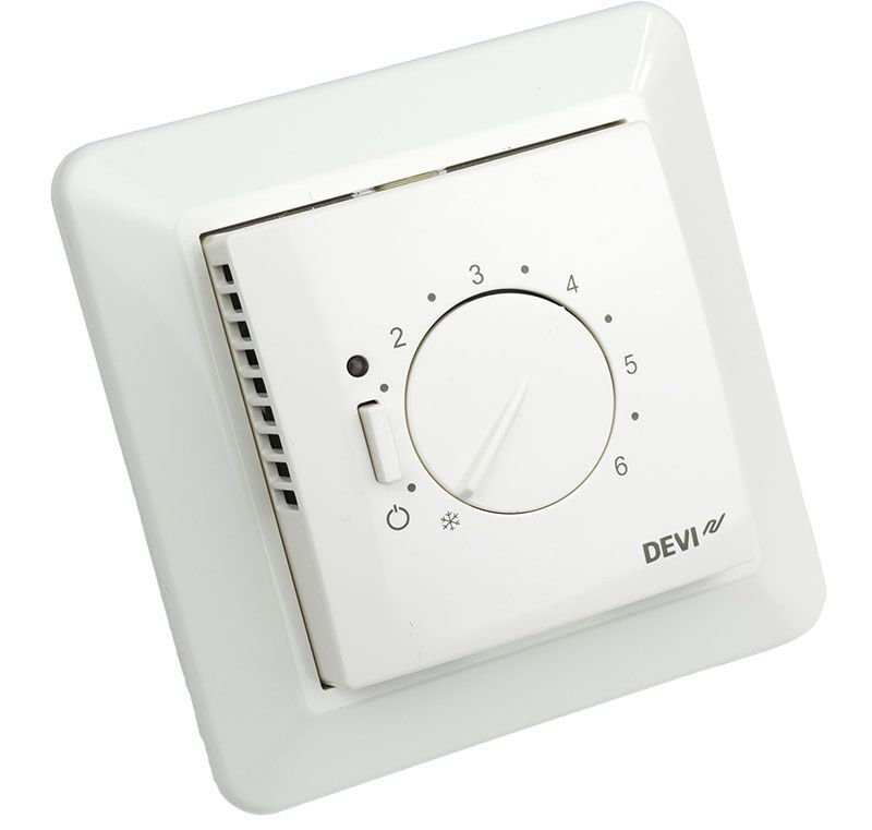 devireg-530-dlya-sistem-teplyj-pol-s-datchikom-temperatury-pola-na-provode-nochnoe-snizhenie-temp-na-5-gradusov