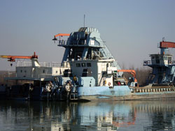 miningbarge250px.jpg
